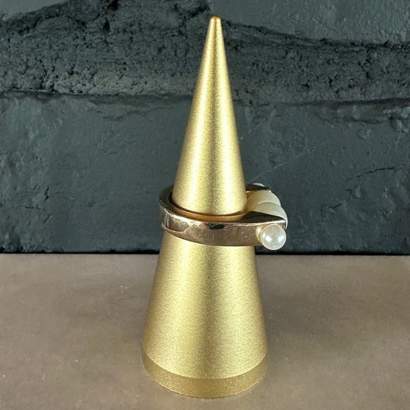 PEARL & GOLD RING. - Picture 2 of 3